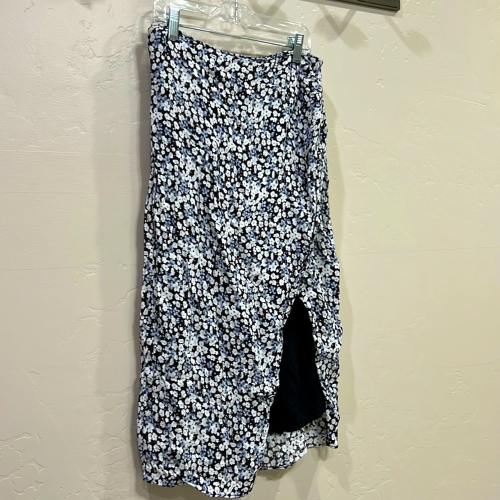 Abercrombie & Fitch Floral midi skirt with side sloaped slit